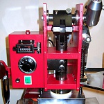 Блок установки температуры, счетчик изделий на основной панеле пресса для горячего тиснения фольгой на ручном прессе TIC WPS TC-800TM.