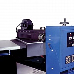Автоматическая многокрасочная плоскопечатная шелкографическая машина карусельного типа M&R Insignia. Промежуточная УФ сушилка между печатными секциями.