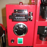 Блок установки температуры, счетчик изделий на основной панеле пресса для ручного тиснения фольгой TIC WPS TC-800TM.
